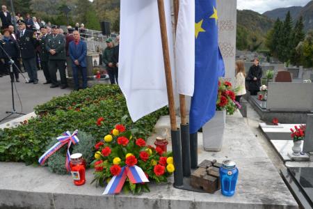 KOMEMORACIJA NA POKOPALIŠČU 9